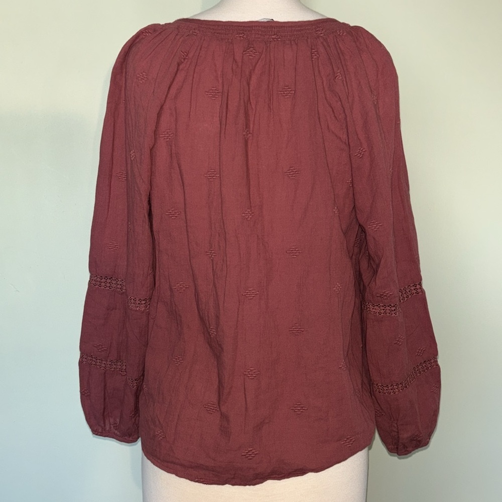 047: AMERICAN EAGLE OUTFITTERS lightweight maroon longsleeve blouse medium - Picture 5 of 10